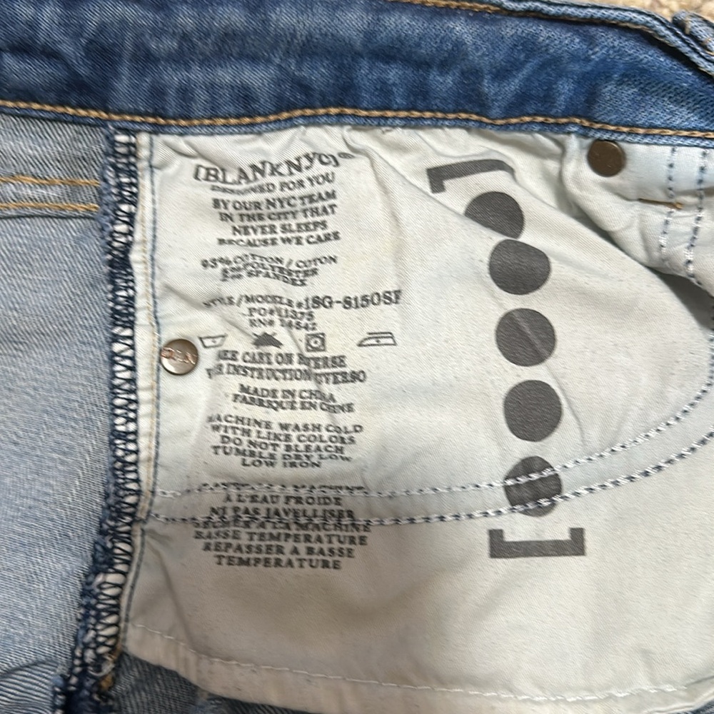 BLANKNYC distressed Jean shorts size 31 - Picture 5 of 6